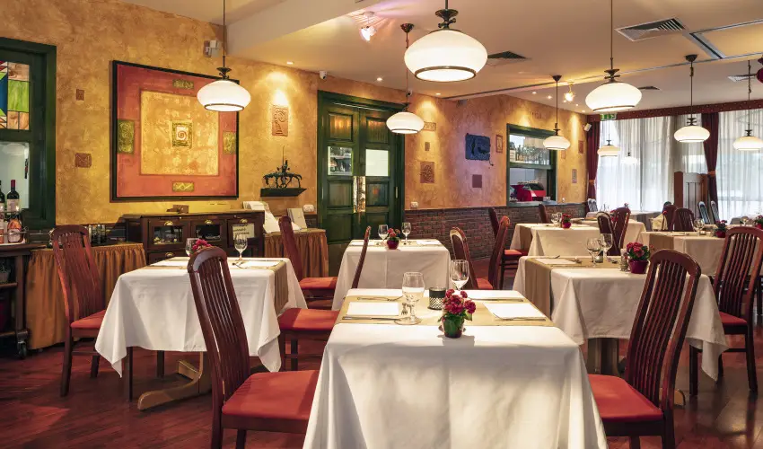 Hotel Charles Budapest - Vissza nem t�r�tend� �r reggelivel 