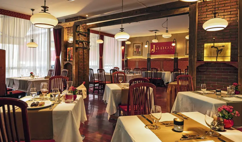 Hotel Charles Budapest - Vissza nem t�r�tend� �r reggelivel 