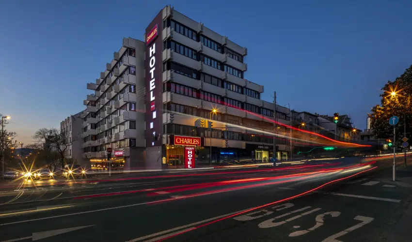 Hotel Charles Budapest - Vissza nem t�r�tend� �r reggelivel 