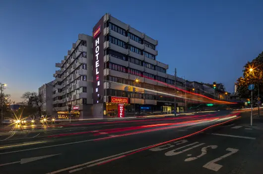 Hotel Charles - Vissza nem t�r�tend� �r reggelivel 