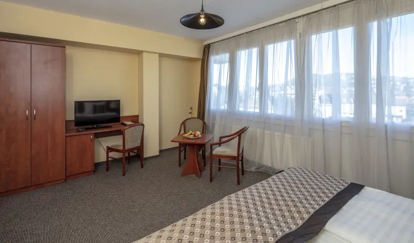 Hotel Charles Budapest - Vissza nem t�r�tend� �r reggelivel 
