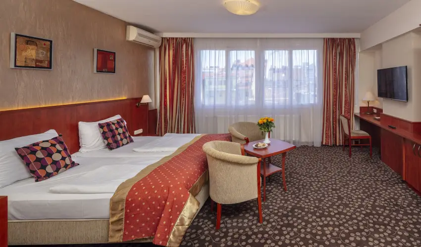 Hotel Charles Budapest - Vissza nem t�r�tend� �r reggelivel 