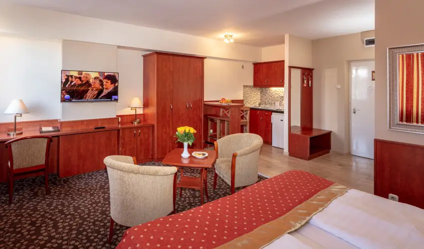 Hotel Charles Budapest - Vissza nem t�r�tend� �r reggelivel 