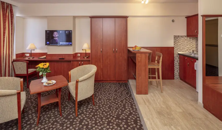Hotel Charles Budapest - Vissza nem t�r�tend� �r reggelivel 