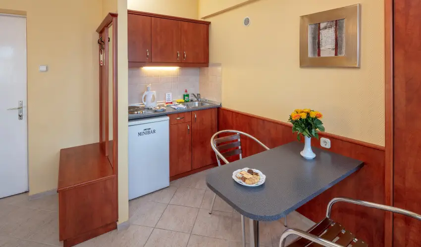 Hotel Charles Budapest - Vissza nem t�r�tend� �r reggelivel 