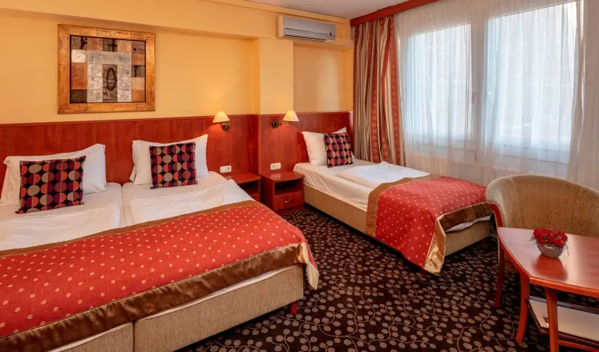 Hotel Charles Budapest - Vissza nem t�r�tend� �r reggelivel 