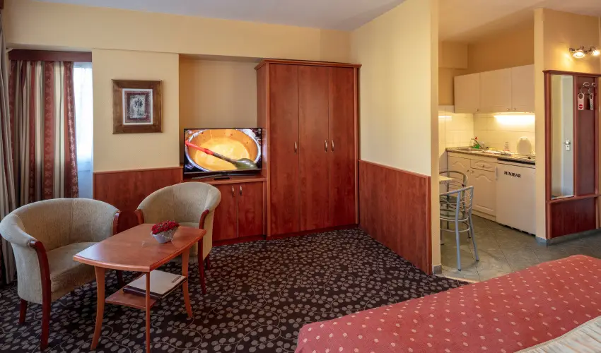 Hotel Charles Budapest - Vissza nem t�r�tend� �r reggelivel 
