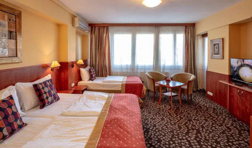 Hotel Charles Budapest - Vissza nem t�r�tend� �r reggelivel 