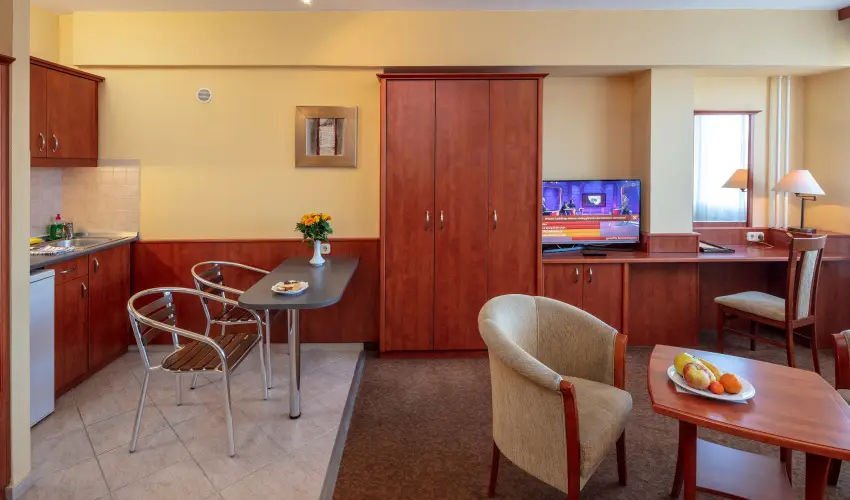 Hotel Charles Budapest - Vissza nem t�r�tend� �r reggelivel 