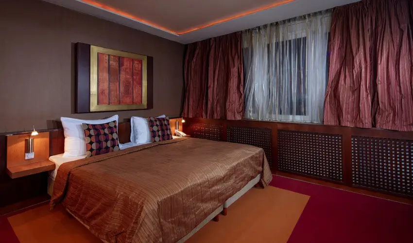 Hotel Charles Budapest - Vissza nem t�r�tend� �r reggelivel 