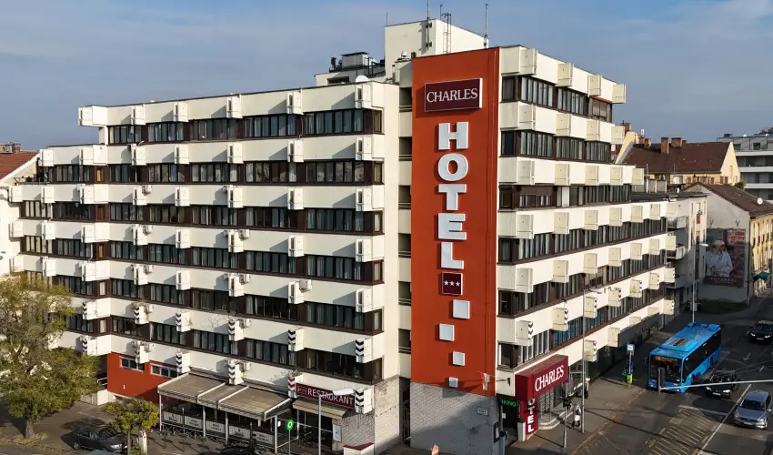 Hotel Charles Budapest - Vissza nem t�r�tend� �r reggelivel 