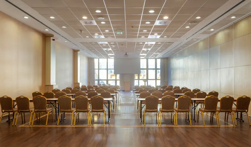 Hotel Eger & Park Eger - Laz�t� h�tk�znapok, egri bork�stol�val, f�rd�bel�p�vel! (min. 2 �j)