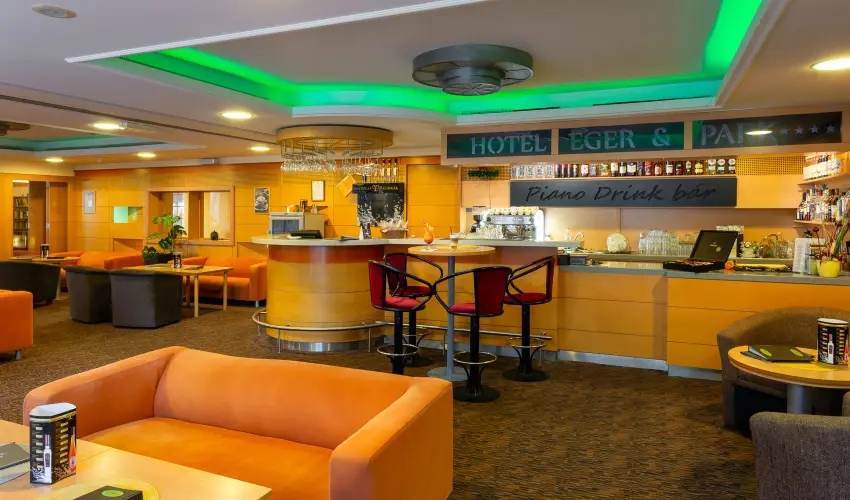 Hotel Eger & Park Eger - Laz�t� h�tk�znapok, egri bork�stol�val, f�rd�bel�p�vel! (min. 2 �j)