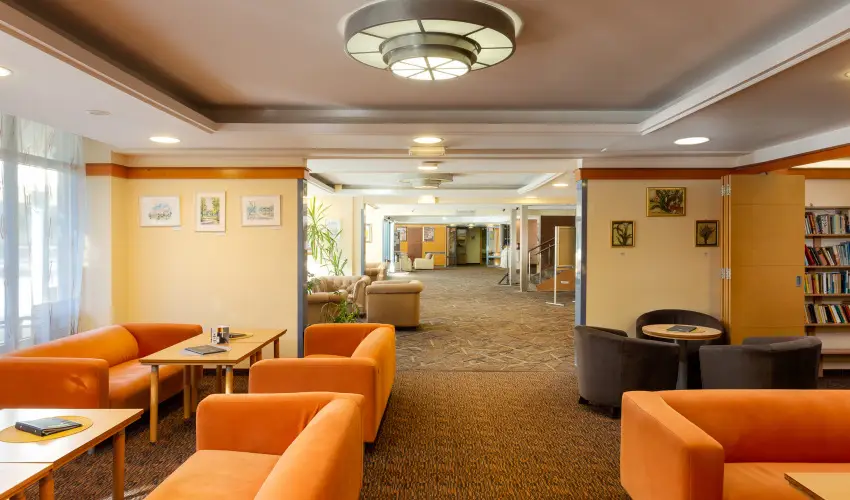 Hotel Eger & Park Eger - Laz�t� h�tk�znapok, egri bork�stol�val, f�rd�bel�p�vel! (min. 2 �j)