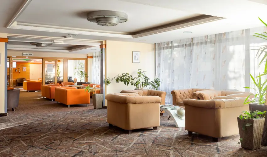 Hotel Eger & Park Eger - Laz�t� h�tk�znapok, egri bork�stol�val, f�rd�bel�p�vel! (min. 2 �j)