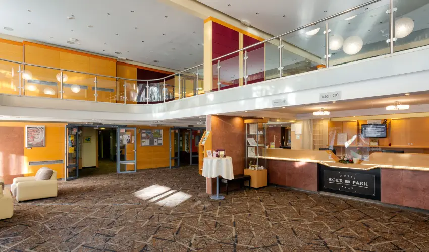 Hotel Eger & Park Eger - Laz�t� h�tk�znapok, egri bork�stol�val, f�rd�bel�p�vel! (min. 2 �j)