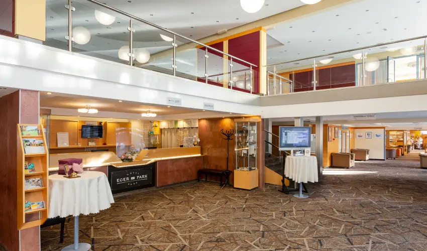 Hotel Eger & Park Eger - Laz�t� h�tk�znapok, egri bork�stol�val, f�rd�bel�p�vel! (min. 2 �j)