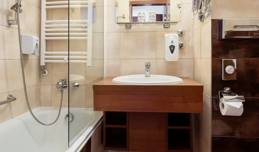 Hotel Eger & Park Eger - Laz�t� h�tk�znapok, egri bork�stol�val, f�rd�bel�p�vel! (min. 2 �j)