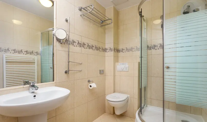 Hotel Eger & Park Eger - Laz�t� h�tk�znapok, egri bork�stol�val, f�rd�bel�p�vel! (min. 2 �j)