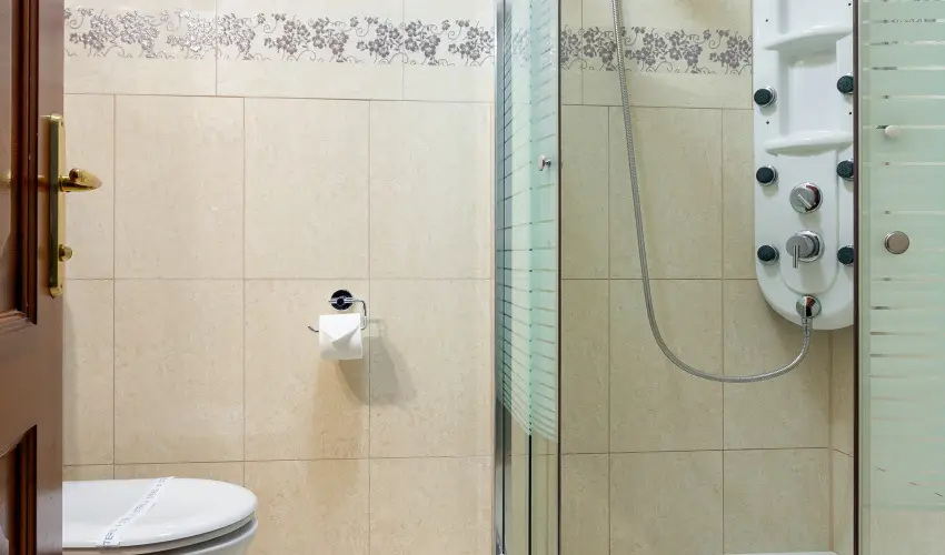 Hotel Eger & Park Eger - Laz�t� h�tk�znapok, egri bork�stol�val, f�rd�bel�p�vel! (min. 2 �j)