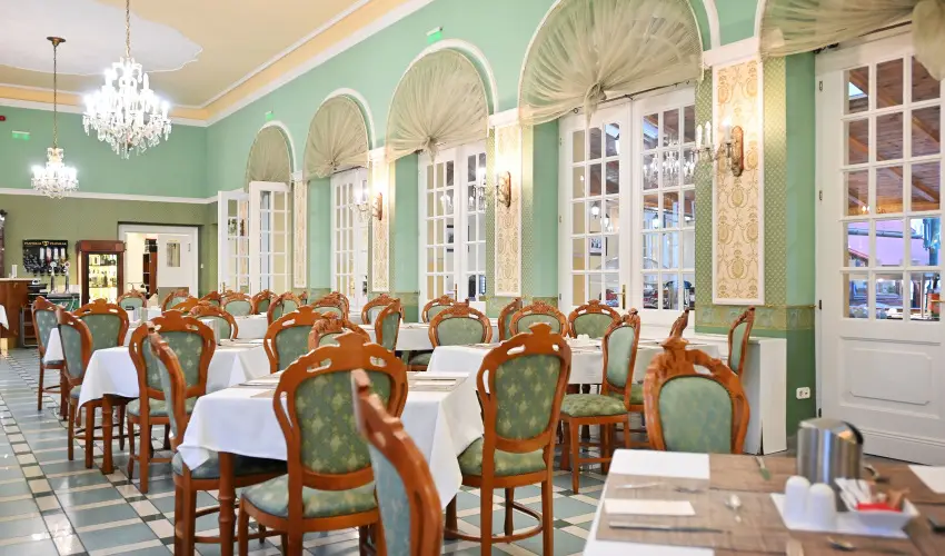 Hotel Eger & Park Eger - Laz�t� h�tk�znapok, egri bork�stol�val, f�rd�bel�p�vel! (min. 2 �j)