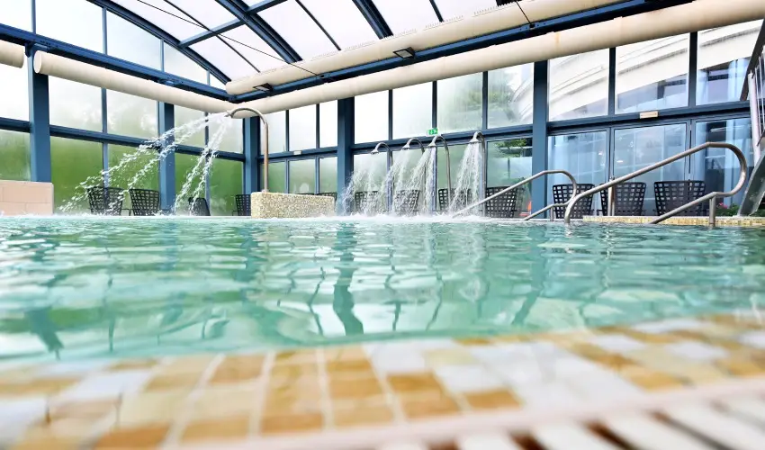 Hotel Eger & Park Eger - Laz�t� h�tk�znapok, egri bork�stol�val, f�rd�bel�p�vel! (min. 2 �j)