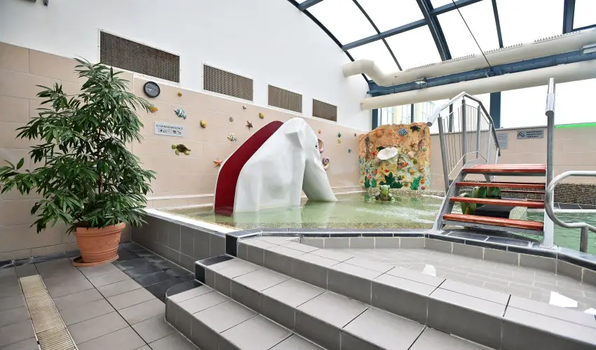 Hotel Eger & Park Eger - Laz�t� h�tk�znapok, egri bork�stol�val, f�rd�bel�p�vel! (min. 2 �j)