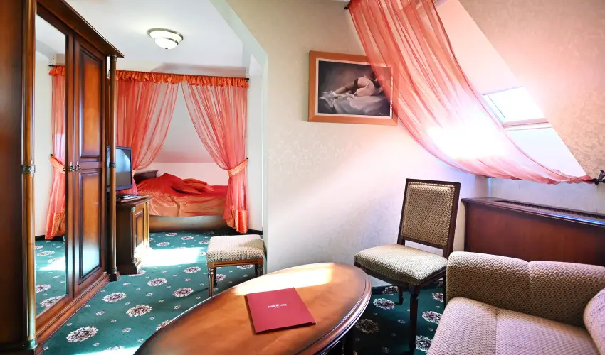 Hotel Eger & Park Eger - Laz�t� h�tk�znapok, egri bork�stol�val, f�rd�bel�p�vel! (min. 2 �j)