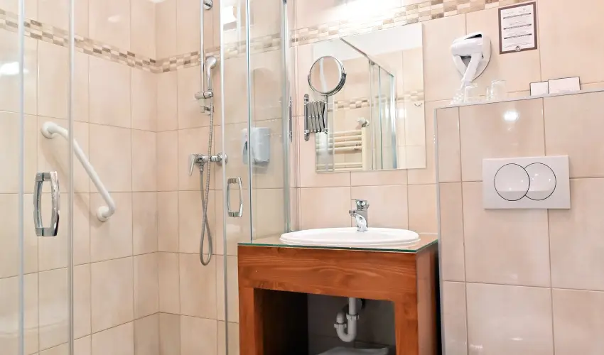 Hotel Eger & Park Eger - Laz�t� h�tk�znapok, egri bork�stol�val, f�rd�bel�p�vel! (min. 2 �j)