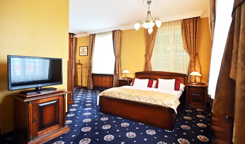 Hotel Eger & Park Eger - Laz�t� h�tk�znapok, egri bork�stol�val, f�rd�bel�p�vel! (min. 2 �j)