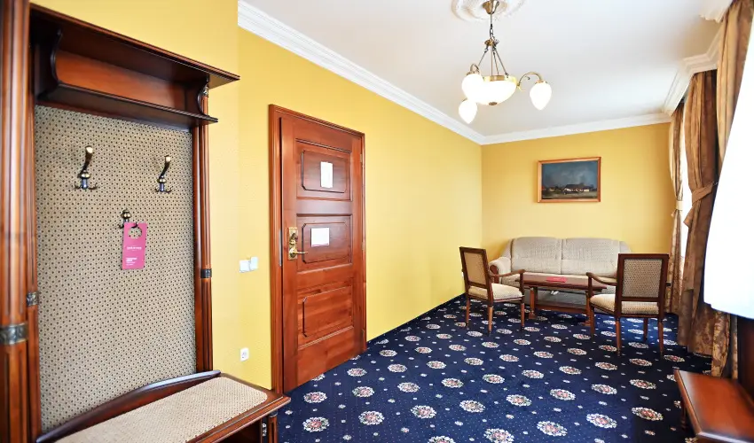 Hotel Eger & Park Eger - Laz�t� h�tk�znapok, egri bork�stol�val, f�rd�bel�p�vel! (min. 2 �j)