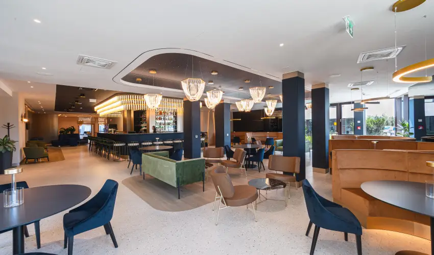 Hotel Energy & Business Center superior Paks - Kedvezm�nyes �r csal�dok r�sz�reak reggelis ell�t�ssal (1 �jt�l)