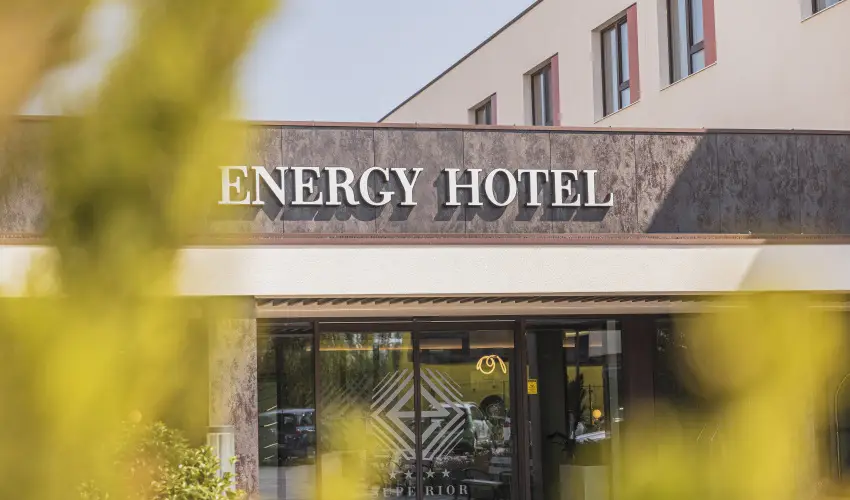 Hotel Energy & Business Center superior Paks - Kedvezm�nyes �r csal�dok r�sz�reak reggelis ell�t�ssal (1 �jt�l)