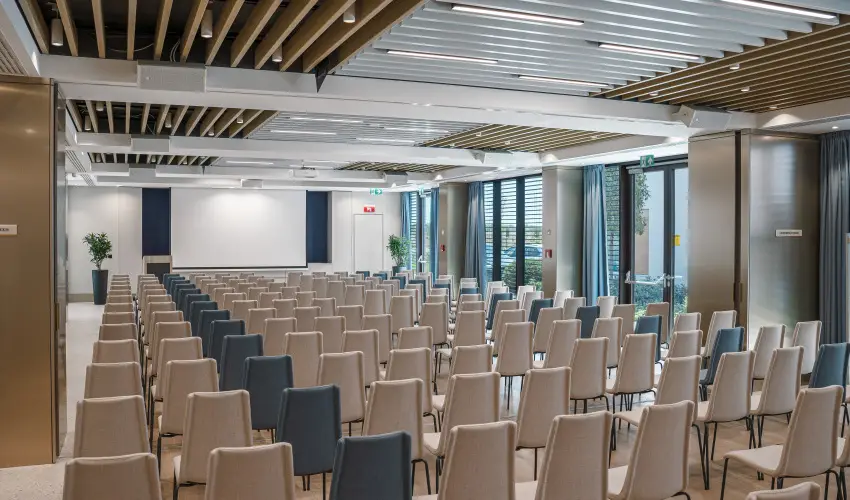 Hotel Energy & Business Center superior Paks - Kedvezm�nyes �r csal�dok r�sz�reak reggelis ell�t�ssal (1 �jt�l)