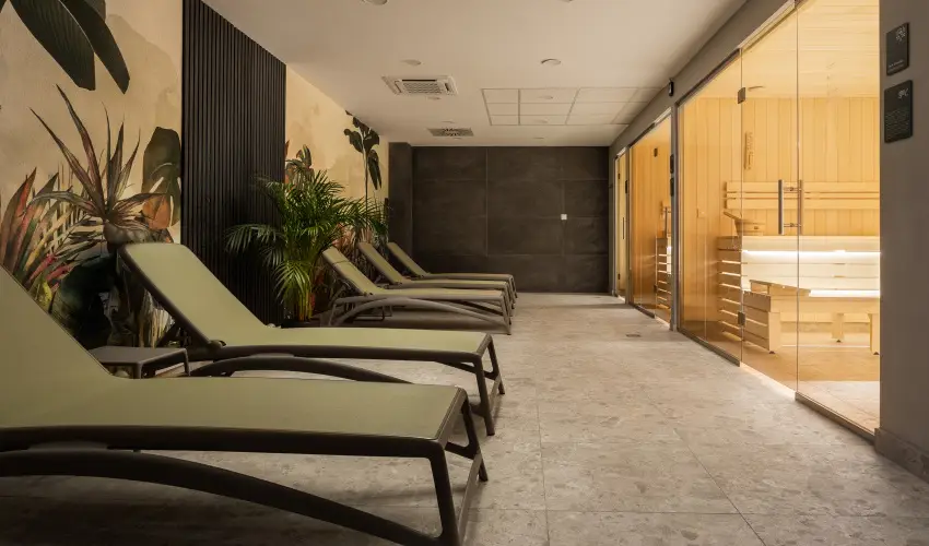 Hunguest Hotel Fl�ra Eger - Okt�ber 23. hossz� h�tv�ge (min. 3 �j)