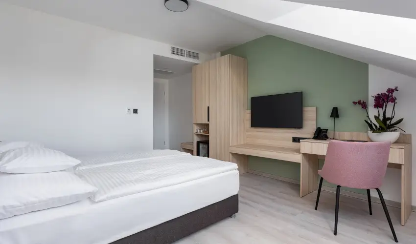 Hunguest Hotel Fl�ra Eger - Okt�ber 23. hossz� h�tv�ge (min. 3 �j)