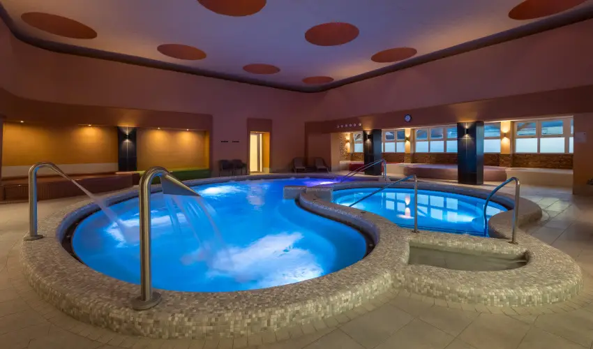 Hunguest Hotel Fl�ra Eger - Okt�ber 23. hossz� h�tv�ge (min. 3 �j)
