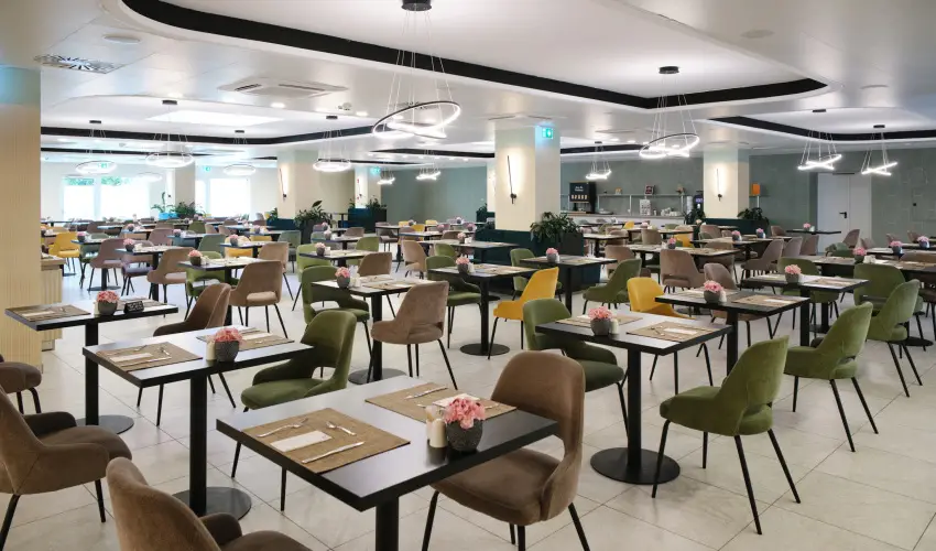 Hunguest Hotel Fl�ra Eger - Okt�ber 23. hossz� h�tv�ge (min. 3 �j)
