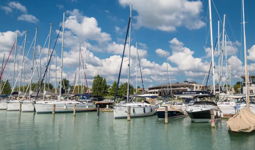 Hotel Golden Lake Resort Balatonfred - Kedvezmnyes r csaldok rszre flpanzis elltssal (1 jtl)