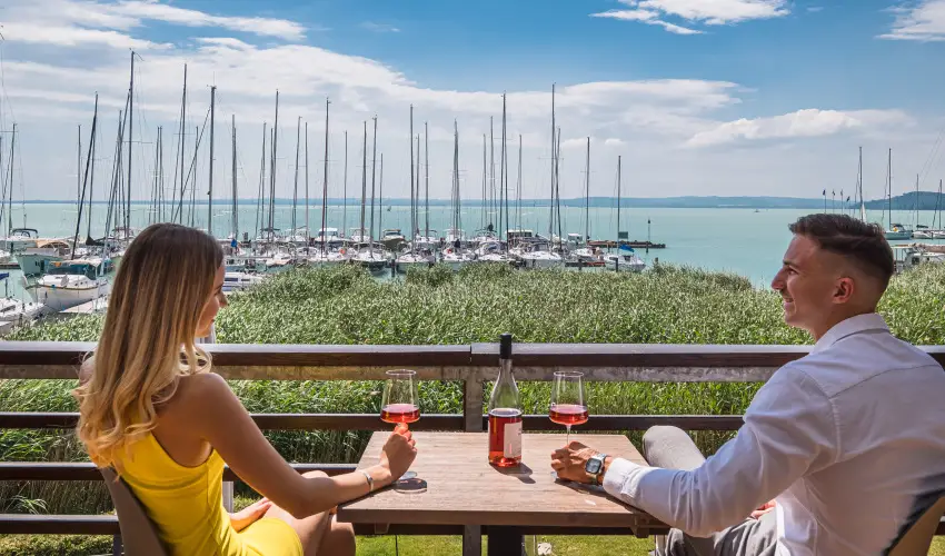 Hotel Golden Lake Resort Balatonfred - Kedvezmnyes r csaldok rszre flpanzis elltssal (1 jtl)