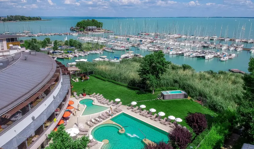 Hotel Golden Lake Resort Balatonfred - Kedvezmnyes r csaldok rszre flpanzis elltssal (1 jtl)