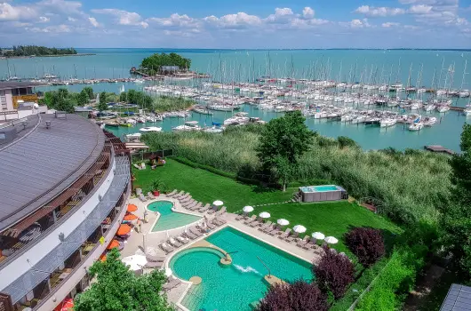 Hotel Golden Lake Resort - Kedvezmnyes r csaldok rszre flpanzis elltssal (1 jtl)