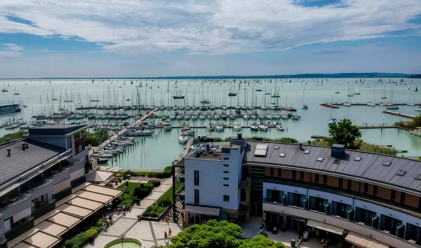 Hotel Golden Lake Resort Balatonfred - Kedvezmnyes r csaldok rszre flpanzis elltssal (1 jtl)