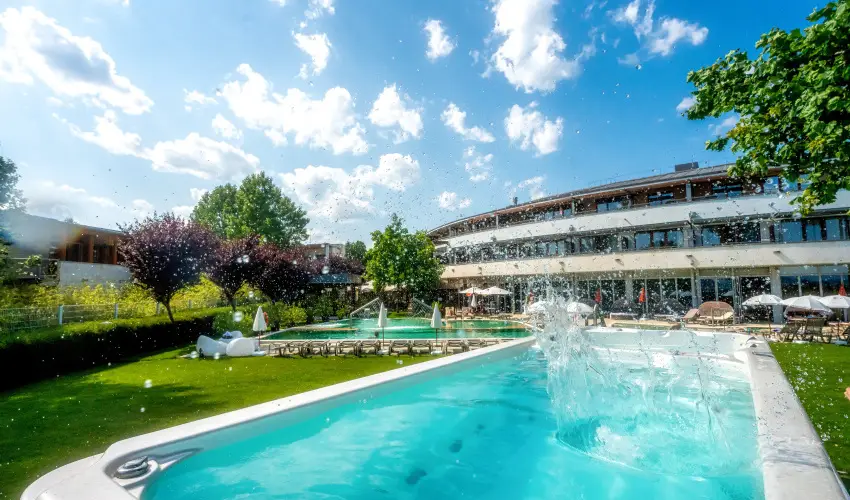 Hotel Golden Lake Resort Balatonfred - Kedvezmnyes r csaldok rszre flpanzis elltssal (1 jtl)