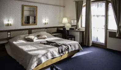 Hasik Hotel D�br�nte