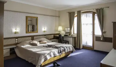 Hasik Hotel D�br�nte