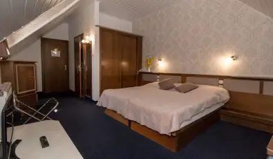 Hasik Hotel D�br�nte