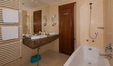 Hasik Hotel D�br�nte