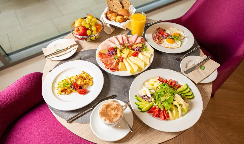 Hotel Helikon Keszthely - T�bbet kevesebb�rt (min. 3 �j)