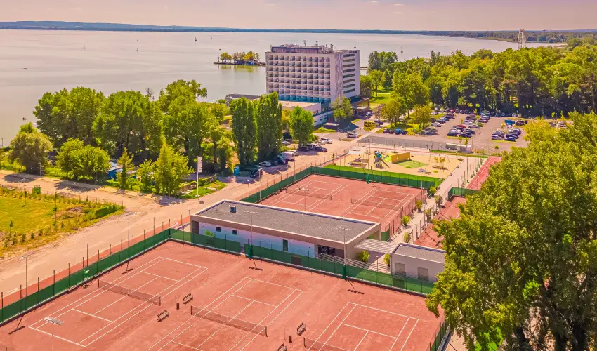 Hotel Helikon Keszthely - T�bbet kevesebb�rt (min. 3 �j)